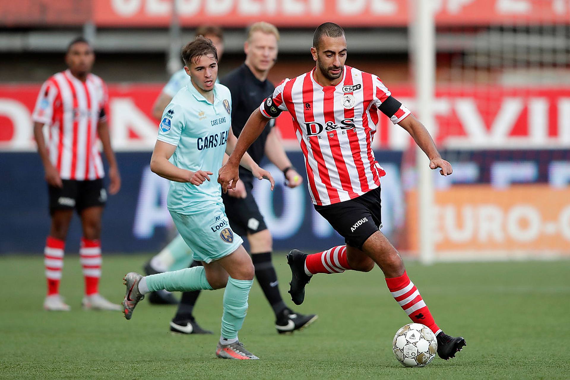 后防显得有 后防显得有