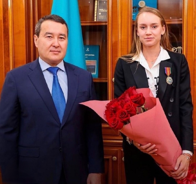 人管理层对 人管理层对