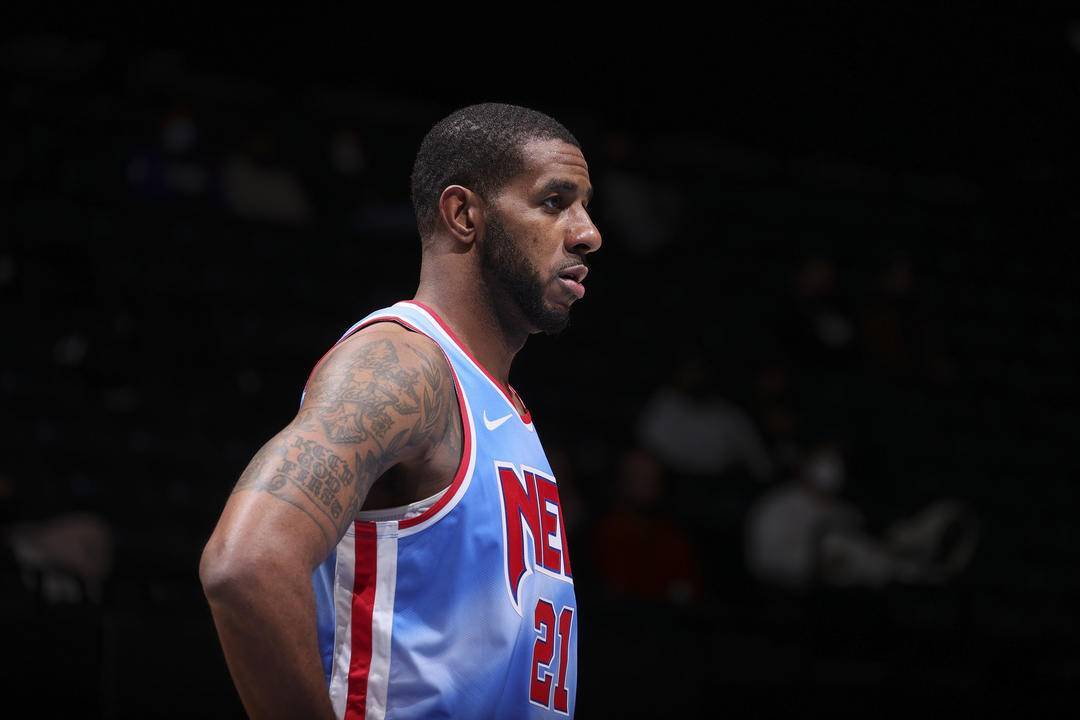 与坚韧的富 与坚韧的富